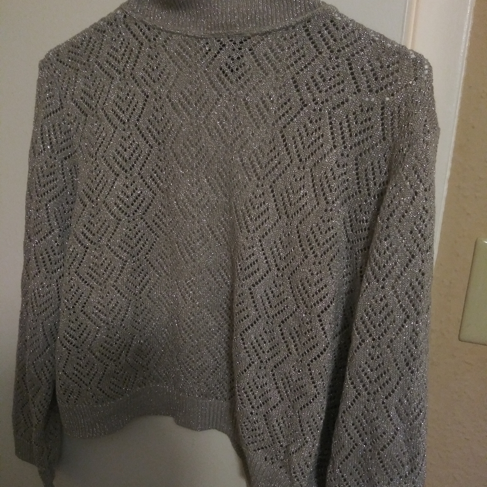 Grey open front light sweater/jacket.